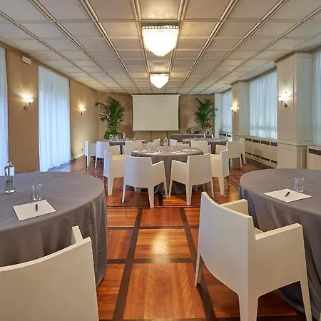 Astoria מלון ביאלה