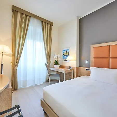 מלון Astoria ביאלה