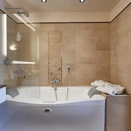 מלון Astoria ביאלה