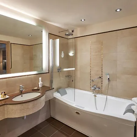 מלון Astoria ביאלה