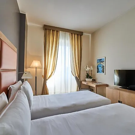 Astoria Hotel 4*
