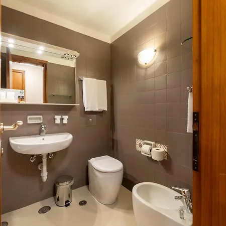 Astoria מלון ביאלה