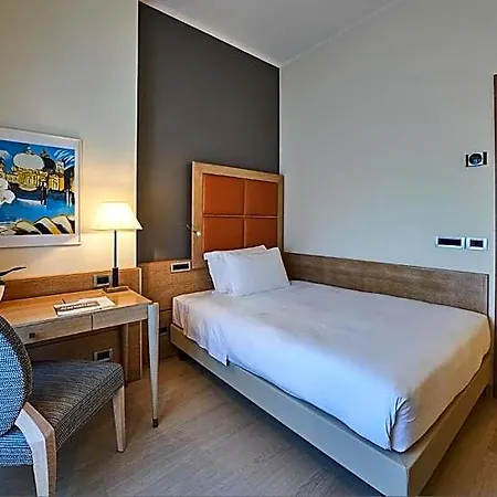 Astoria فندق