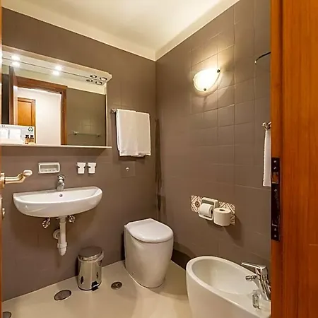 Astoria Hotell 4*