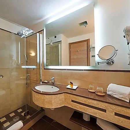 Astoria فندق