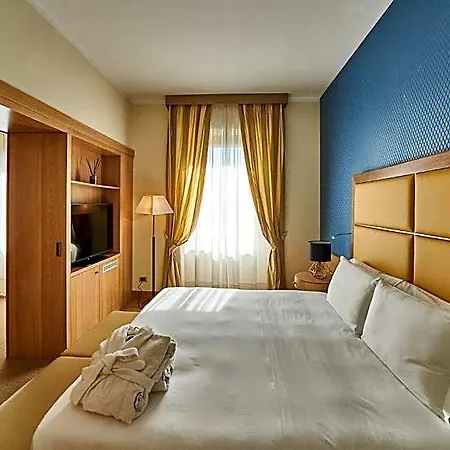فندق Astoria 4*