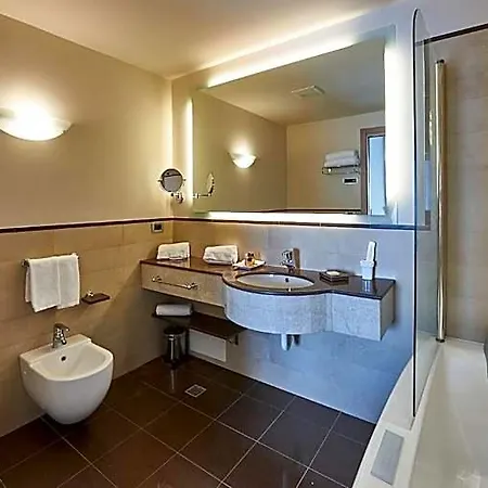 Astoria فندق