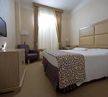 מלון Astoria ביאלה